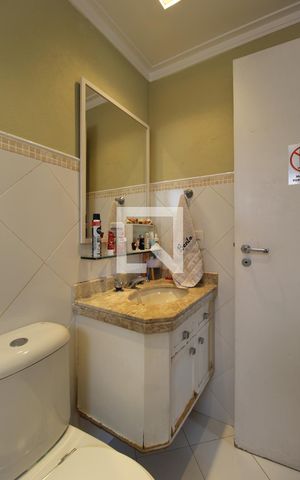 Apartamento à venda com 178m², 2 quartos e 3 vagasBanheiro da Suíte 2
