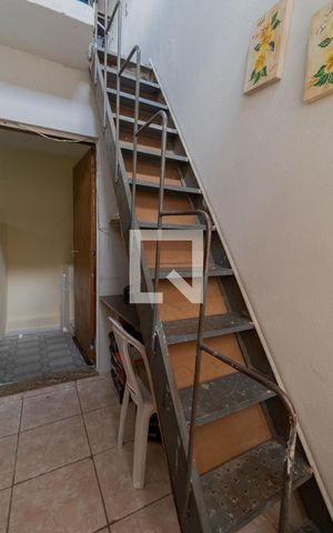 Casa para alugar com 90m², 2 quartos e sem vaga Casa para alugar com 90m², 2 quartos e sem vagaEscada