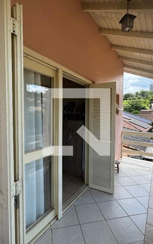 Casa à venda com 140m², 2 quartos e 4 vagas Casa à venda com 140m², 2 quartos e 4 vagasVaranda
