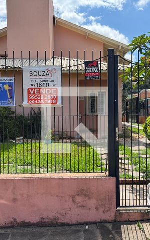 Casa à venda com 140m², 2 quartos e 4 vagas Casa à venda com 140m², 2 quartos e 4 vagasFachada