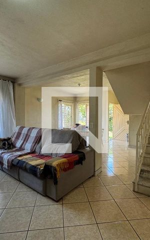 Casa à venda com 140m², 2 quartos e 4 vagas Casa à venda com 140m², 2 quartos e 4 vagasSala