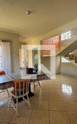 Casa à venda com 140m², 2 quartos e 4 vagas Casa à venda com 140m², 2 quartos e 4 vagasSala