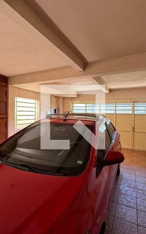 Casa à venda com 140m², 2 quartos e 4 vagas Casa à venda com 140m², 2 quartos e 4 vagasGaragem