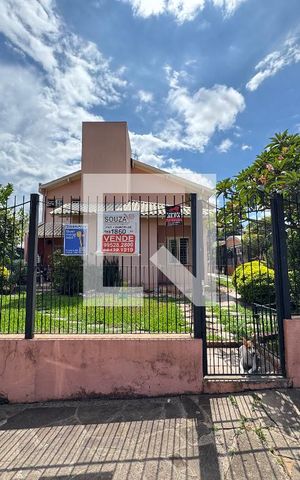 Casa à venda com 140m², 2 quartos e 4 vagas Casa à venda com 140m², 2 quartos e 4 vagasFachada