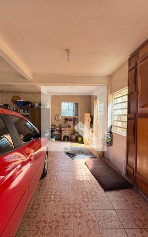 Casa à venda com 140m², 2 quartos e 4 vagas Casa à venda com 140m², 2 quartos e 4 vagasGaragem