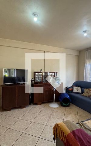 Casa à venda com 140m², 2 quartos e 4 vagas Casa à venda com 140m², 2 quartos e 4 vagasSala