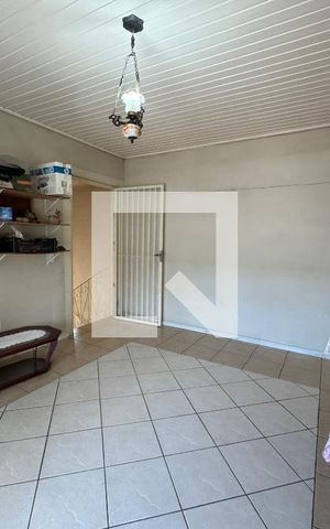 Casa à venda com 140m², 2 quartos e 4 vagas Casa à venda com 140m², 2 quartos e 4 vagasSala