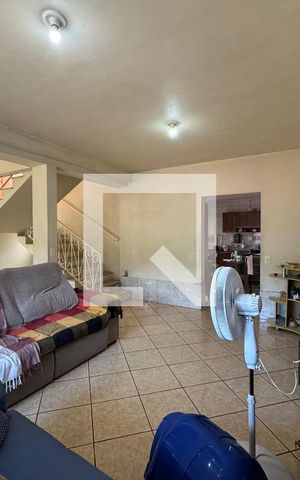 Casa à venda com 140m², 2 quartos e 4 vagas Casa à venda com 140m², 2 quartos e 4 vagasSala