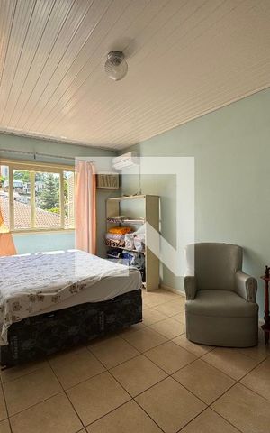 Casa à venda com 140m², 2 quartos e 4 vagas Casa à venda com 140m², 2 quartos e 4 vagasQuarto