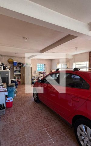 Casa à venda com 140m², 2 quartos e 4 vagas Casa à venda com 140m², 2 quartos e 4 vagasGaragem