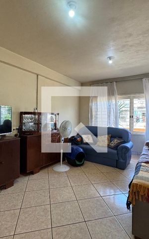 Casa à venda com 140m², 2 quartos e 4 vagas Casa à venda com 140m², 2 quartos e 4 vagasSala