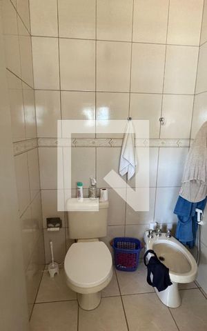 Casa à venda com 140m², 2 quartos e 4 vagas Casa à venda com 140m², 2 quartos e 4 vagasBanheiro