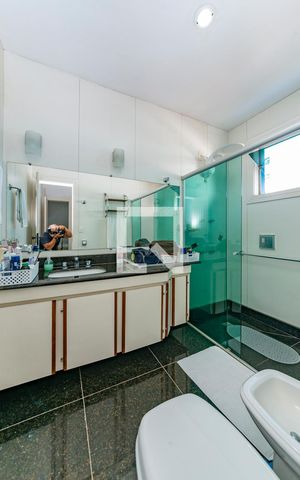 Casa à venda com 549m², 6 quartos e 5 vagas Casa à venda com 549m², 6 quartos e 5 vagasBanheiro da Suíte
