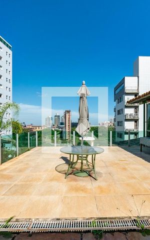 Casa à venda com 549m², 6 quartos e 5 vagas Casa à venda com 549m², 6 quartos e 5 vagasPiscina