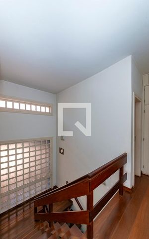 Casa à venda com 549m², 6 quartos e 5 vagas Casa à venda com 549m², 6 quartos e 5 vagasCorredor