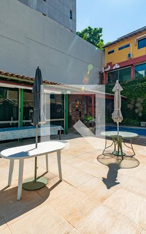 Casa à venda com 549m², 6 quartos e 5 vagas Casa à venda com 549m², 6 quartos e 5 vagasPiscina