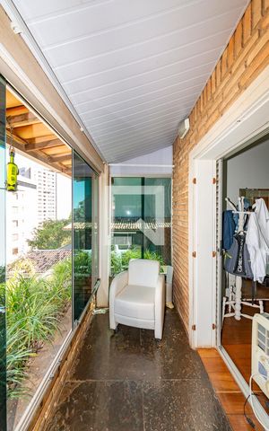 Casa à venda com 549m², 6 quartos e 5 vagas Casa à venda com 549m², 6 quartos e 5 vagasVaranda da Suíte