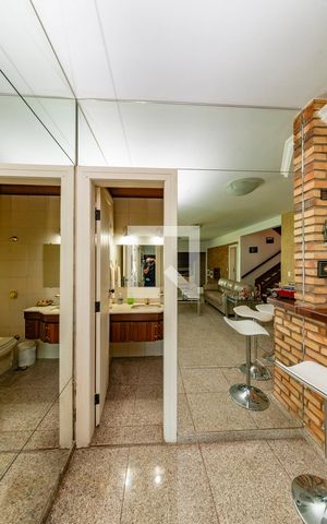 Casa à venda com 549m², 6 quartos e 5 vagas Casa à venda com 549m², 6 quartos e 5 vagasLavabo1