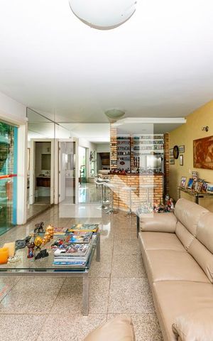 Casa à venda com 549m², 6 quartos e 5 vagas Casa à venda com 549m², 6 quartos e 5 vagasSala 1