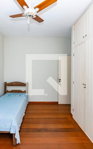 Casa à venda com 549m², 6 quartos e 5 vagas Casa à venda com 549m², 6 quartos e 5 vagasQuarto 3