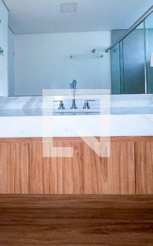 Apartamento para alugar com 151m², 3 quartos e 1 vaga Apartamento para alugar com 151m², 3 quartos e 1 vagaBanheiro da Suíte