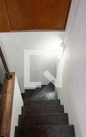 Casa à venda com 185m², 3 quartos e 2 vagasEscada