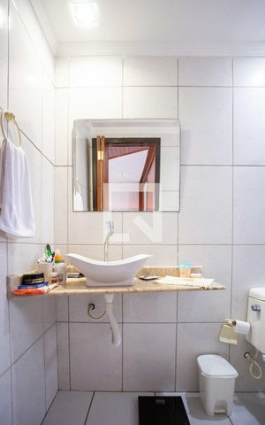 Casa à venda com 185m², 3 quartos e 2 vagasBanheiro da Suíte 2