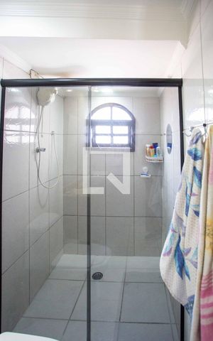 Casa à venda com 185m², 3 quartos e 2 vagasBanheiro da Suíte 2