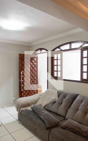 Casa à venda com 185m², 3 quartos e 2 vagasSala de TV