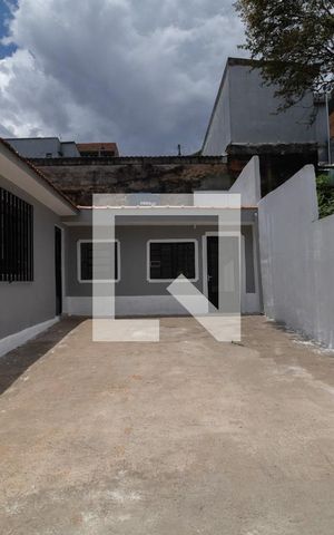 Casa para alugar com 70m², 2 quartos e 1 vagaQuintal