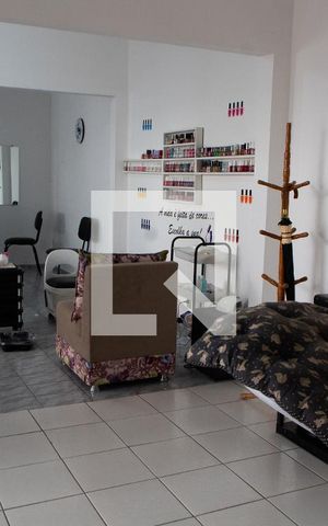 Casa à venda com 300m², 3 quartos e 4 vagasQUARTO/SALA EDÍCULA