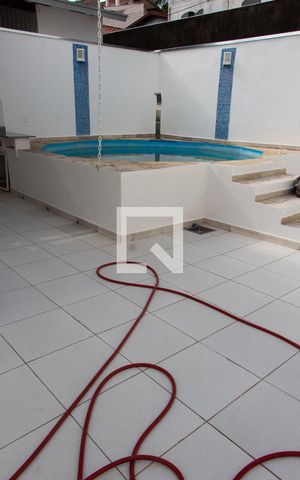 Casa à venda com 300m², 3 quartos e 4 vagasÁREA EXTERNA PISCINA