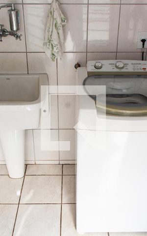 Casa à venda com 300m², 3 quartos e 4 vagasÁREA DE SERVIÇO