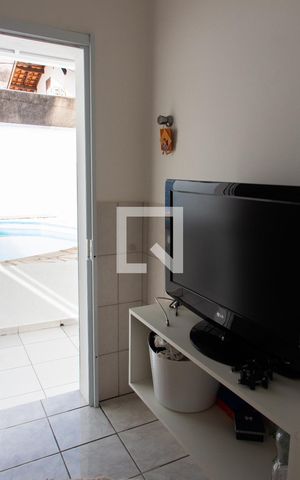 Casa à venda com 300m², 3 quartos e 4 vagasQUARTO ÁREA EXTERNA FUNDOS