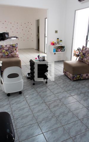 Casa à venda com 300m², 3 quartos e 4 vagasQUARTO/SALA EDÍCULA