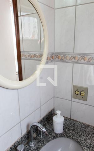Casa à venda com 300m², 3 quartos e 4 vagasBANHEIRO SOCIAL PISO SUPERIOR