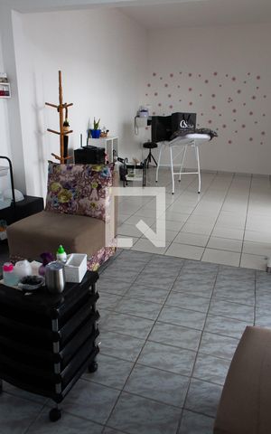Casa à venda com 300m², 3 quartos e 4 vagasQUARTO/SALA EDÍCULA