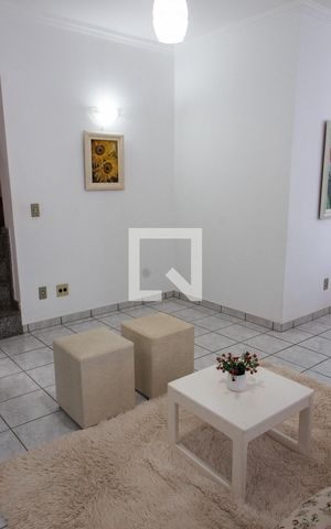 Casa à venda com 300m², 3 quartos e 4 vagasSALA