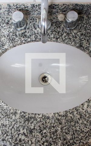 Casa à venda com 300m², 3 quartos e 4 vagasBANHEIRO SOCIAL PISO SUPERIOR