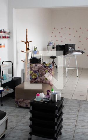 Casa à venda com 300m², 3 quartos e 4 vagasQUARTO/SALA EDÍCULA