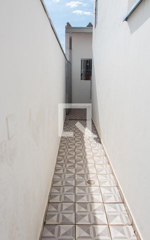 Casa à venda com 300m², 3 quartos e 4 vagasCORREDOR LATERAL ACESSO EDÍCULA