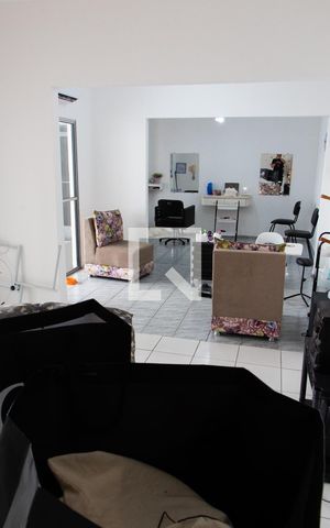 Casa à venda com 300m², 3 quartos e 4 vagasQUARTO/SALA EDÍCULA