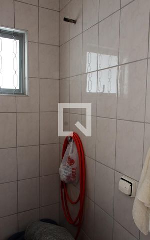 Casa à venda com 300m², 3 quartos e 4 vagasBANHEIRO  ÁREA EXTERNA FUNDOS