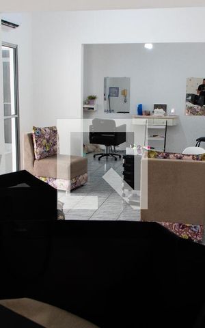 Casa à venda com 300m², 3 quartos e 4 vagasQUARTO/SALA EDÍCULA