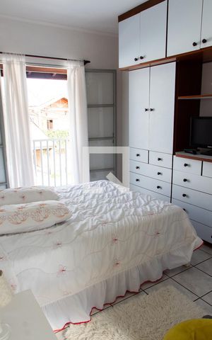 Casa à venda com 300m², 3 quartos e 4 vagasSUITE