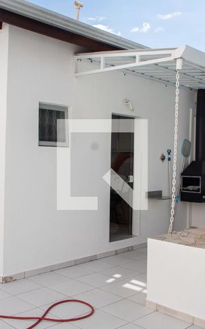 Casa à venda com 300m², 3 quartos e 4 vagasQUARTO ÁREA EXTERNA FUNDOS