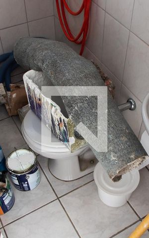 Casa à venda com 300m², 3 quartos e 4 vagasBANHEIRO  ÁREA EXTERNA FUNDOS