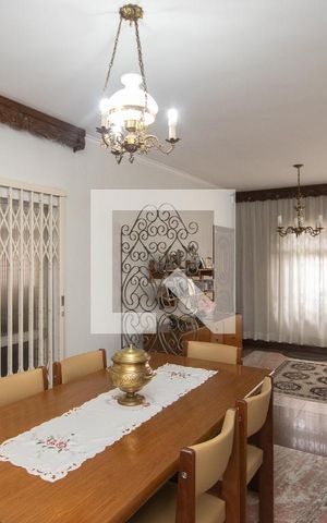 Casa à venda com 200m², 5 quartos e 3 vagas Casa à venda com 200m², 5 quartos e 3 vagasSala de Jantar
