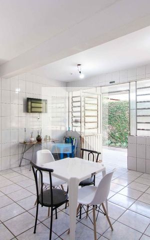 Casa à venda com 400m², 5 quartos e 3 vagas Casa à venda com 400m², 5 quartos e 3 vagascozinha