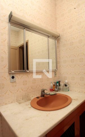Casa à venda com 260m², 3 quartos e 1 vagaBanheiro